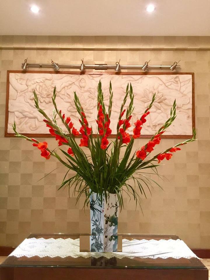 Cúng vía Thần Tài hãy đặt hoa này lên bàn thờ, Thần Tài “mê tít”, cả năm cho lộc to - Ảnh 2.
