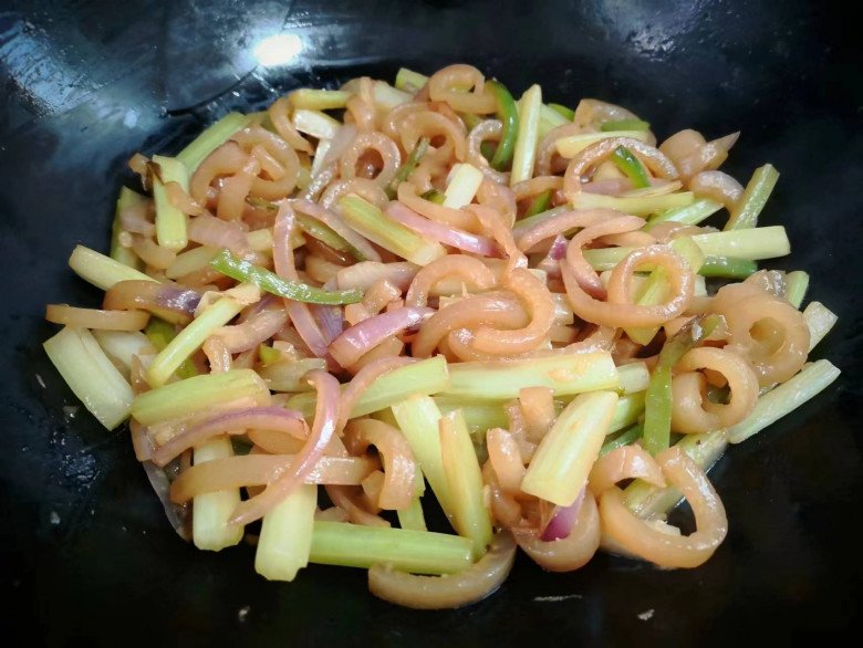 Bộ phận này của lợn nhiều người vứt bỏ thực ra rất ngon, giá lại rẻ ăn vào đẹp da các chị em mê mẩn - Ảnh 5. Bộ phận này của lợn nhiều người vứt bỏ thực ra rất ngon, giá lại rẻ ăn vào đẹp da các chị em mê mẩn - Ảnh 5.