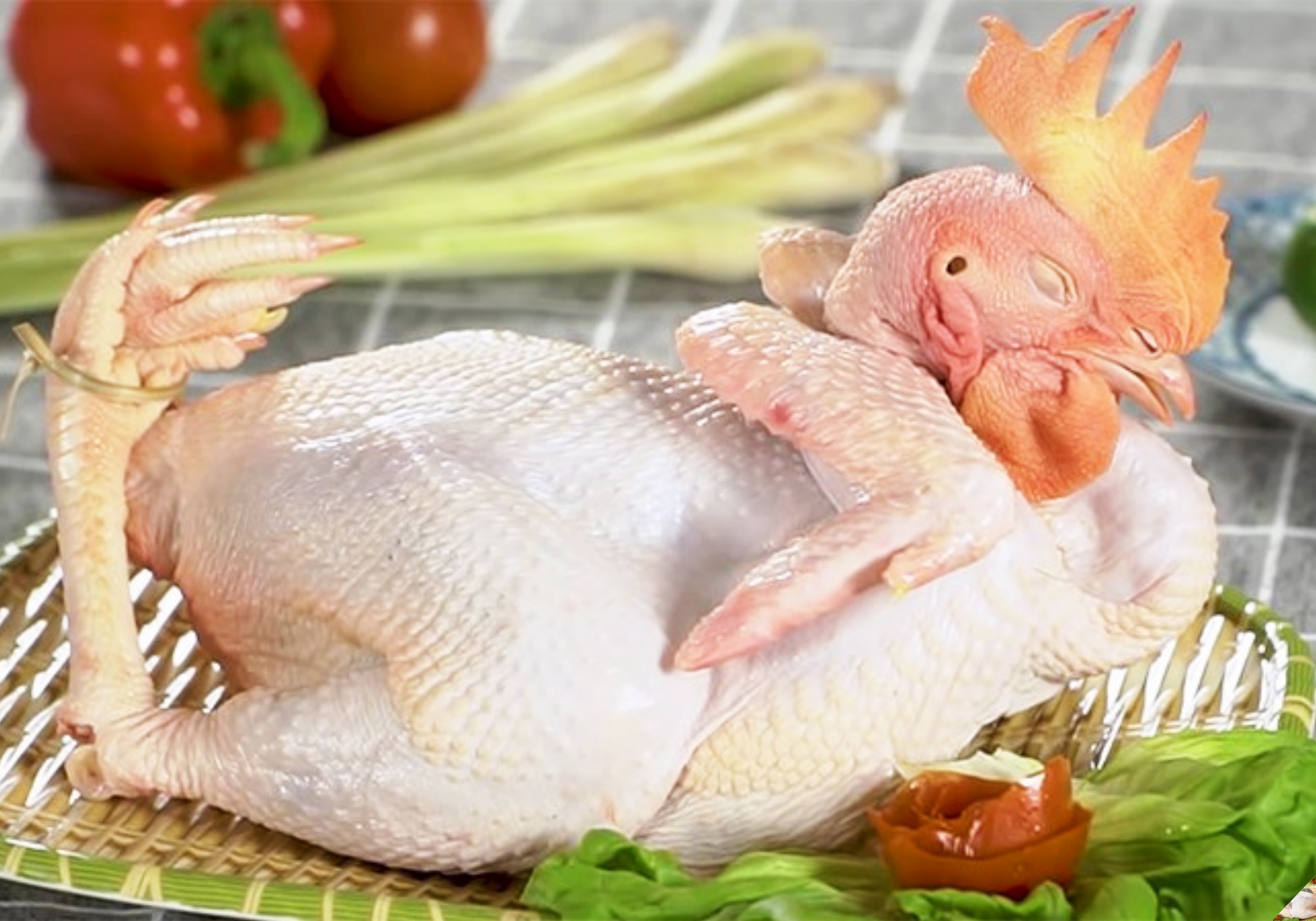 Luộc gà cúng Tết, nhớ bỏ thêm thứ này của con lợn, gà chín vàng ươm mà không sợ bị nứt da, bề trên ưng - Ảnh 4. Luộc gà cúng Tết, nhớ bỏ thêm thứ này của con lợn, gà chín vàng ươm mà không sợ bị nứt da, bề trên ưng - Ảnh 4.
