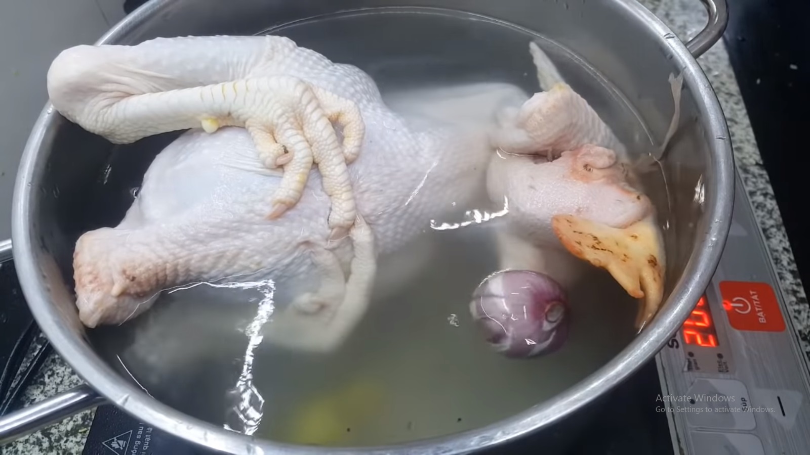 Luộc gà cúng Tết, nhớ bỏ thêm thứ này của con lợn, gà chín vàng ươm mà không sợ bị nứt da, bề trên ưng - Ảnh 7. Luộc gà cúng Tết, nhớ bỏ thêm thứ này của con lợn, gà chín vàng ươm mà không sợ bị nứt da, bề trên ưng - Ảnh 7.