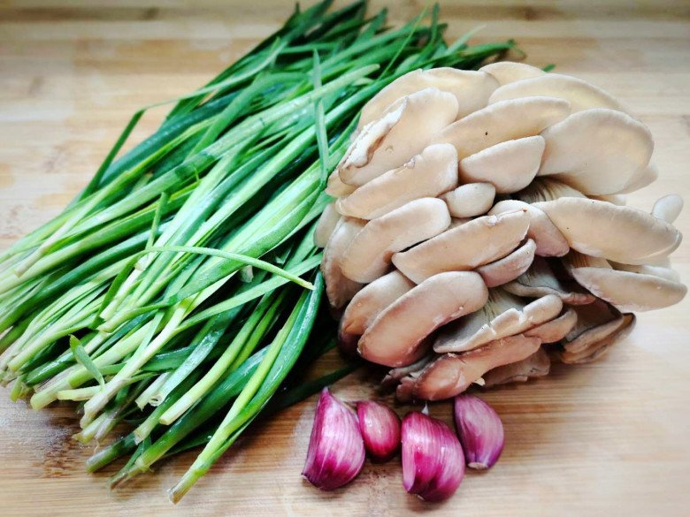 Chỉ là 2 loại rau nhưng xào chung với nhau lại siêu bổ, khỏe gan, tráng dương - Ảnh 1.