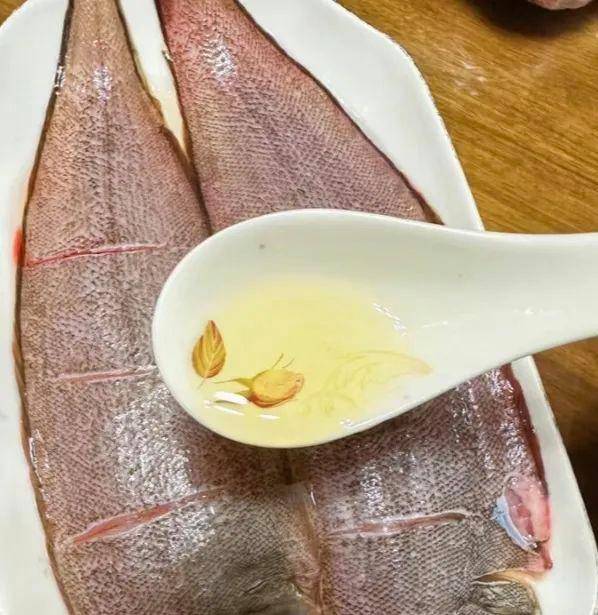 Loại cá nhìn xấu, ăn ngon, giảm mỡ máu, ngừa bệnh tim, mang hấp nhanh có hương vị cực phẩm - Ảnh 4.