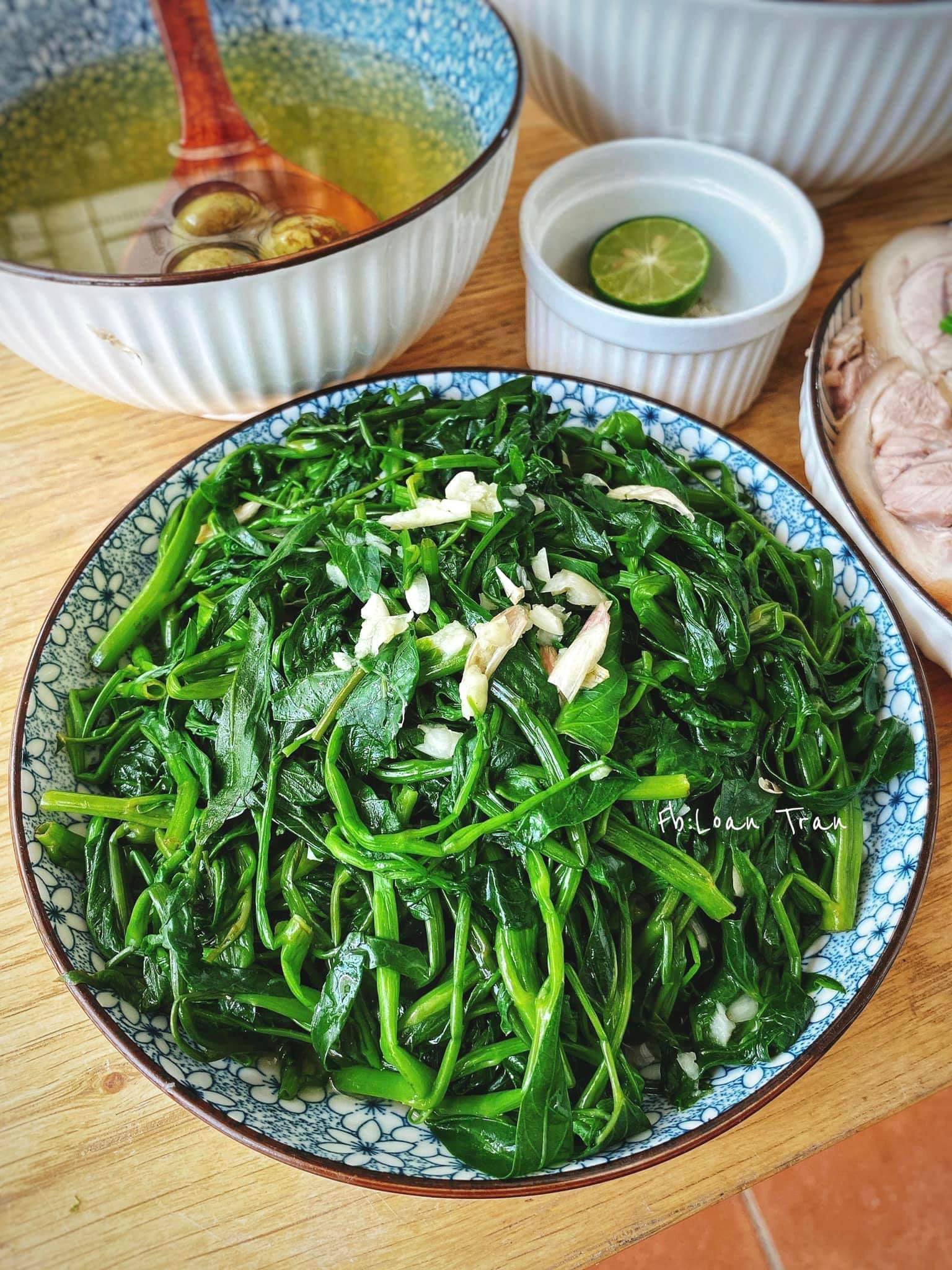 Luộc rau mở nắp nồi hay đóng nắp nồi không quan trọng, chỉ cần cho thứ này vào đảm bảo xanh ngắt, giòn tan - Ảnh 2. Luộc rau mở nắp nồi hay đóng nắp nồi không quan trọng, chỉ cần cho thứ này vào đảm bảo xanh ngắt, giòn tan - Ảnh 2.