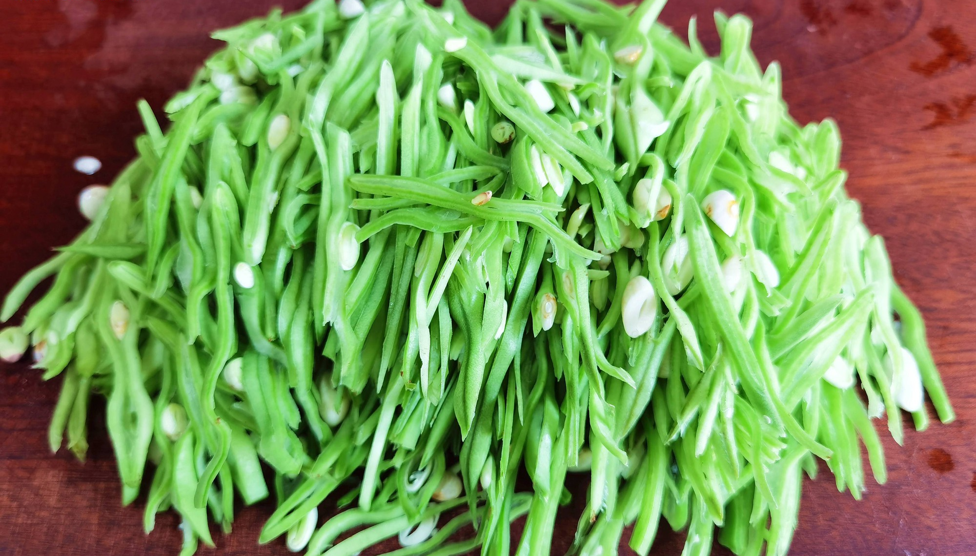 Loại rau canxi gấp 3 lần sữa, 2 lần đậu nành, ăn nhiều để xương chắc khỏe, làm salad hay gói bánh bao đều ngon - Ảnh 3. Loại rau canxi gấp 3 lần sữa, 2 lần đậu nành, ăn nhiều để xương chắc khỏe, làm salad hay gói bánh bao đều ngon - Ảnh 3.