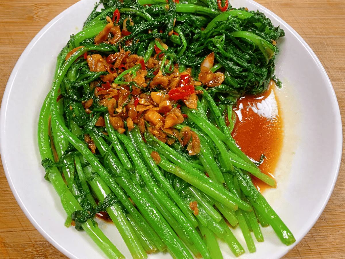 Ăn 1 lạng loại rau này bằng uống 10 kg bồ công anh, mát gan, dễ ngủ, xào tép khô cực ngon - Ảnh 1.