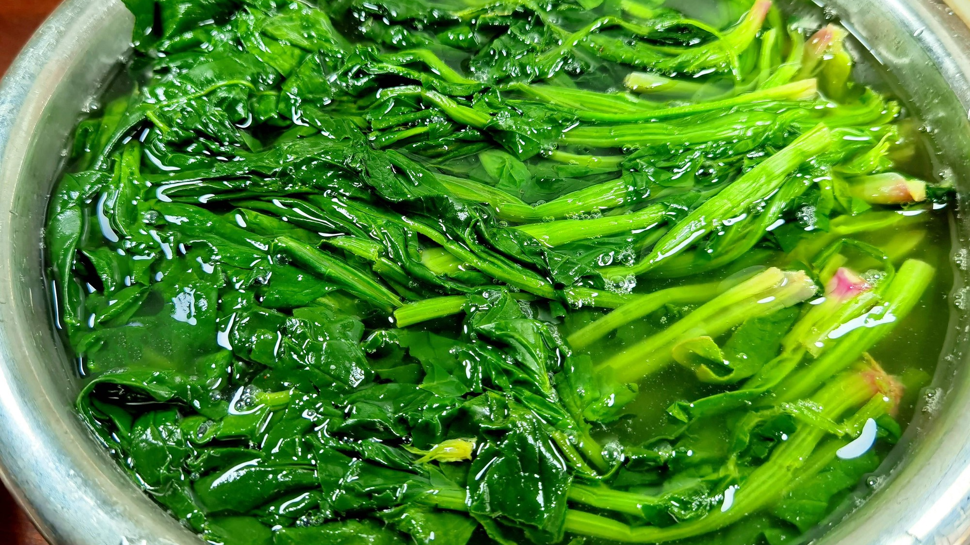 Loại rau "siêu khỏe", có tác dụng dưỡng gan, tinh mắt, đẹp da, bổ máu, làm sủi cảo cực thơm - Ảnh 2.