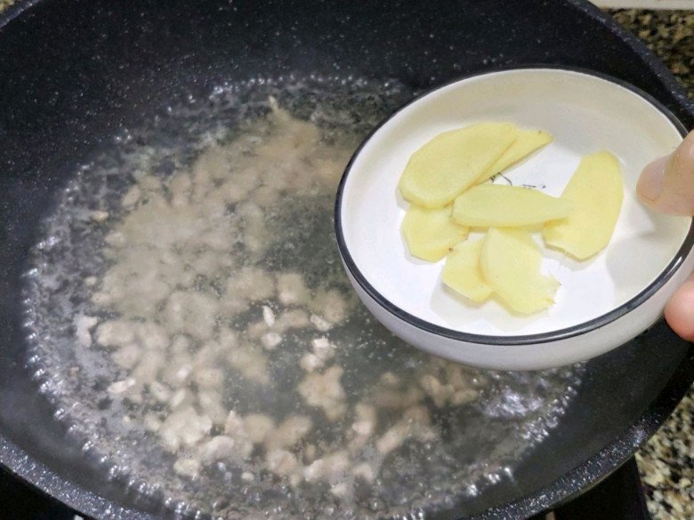 Lá này canxi gấp 2 lần sữa được ví là thứ rau vua, có sẵn ở Việt Nam, 10.000đ/mớ xào nấu đều ngon - Ảnh 4.