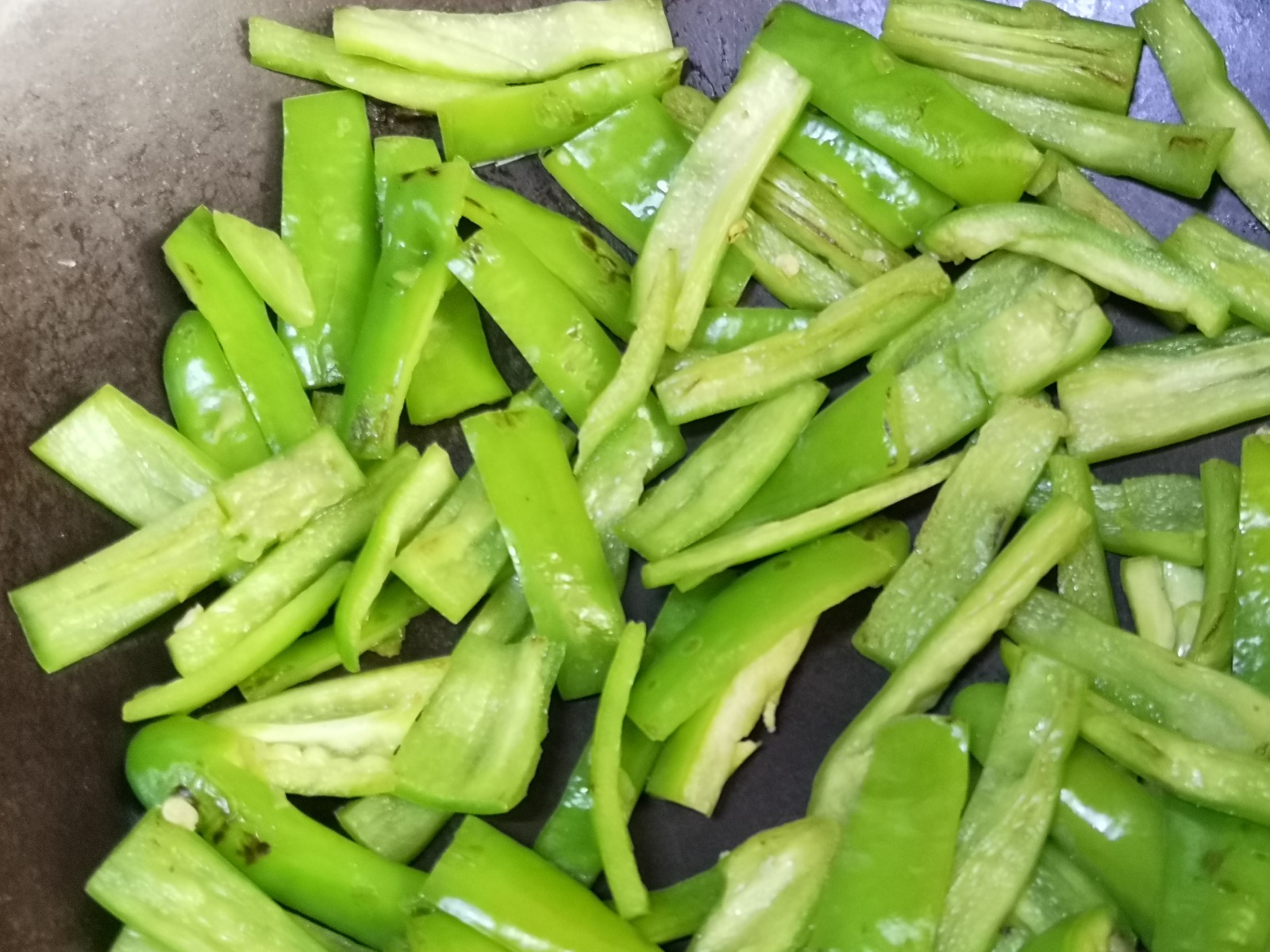Loại quả có sắt nhiều hơn thịt gà, ăn 1 quả đủ dinh dưỡng cả ngày, xào với ớt xanh nhanh, ngon - Ảnh 6.