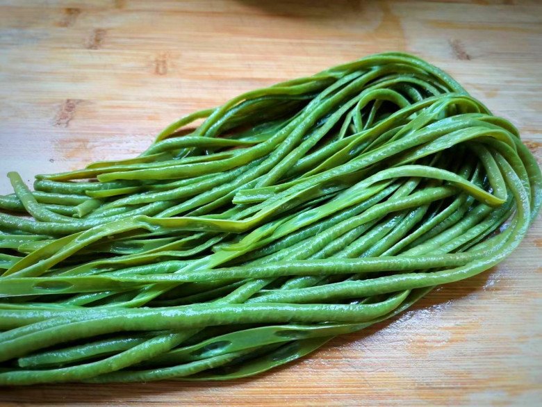 Quả này dài hơn nửa mét, giá cực rẻ lại giàu canxi có thể chống loãng xương, đem nấu kiểu này ngon khó cưỡng - Ảnh 3.