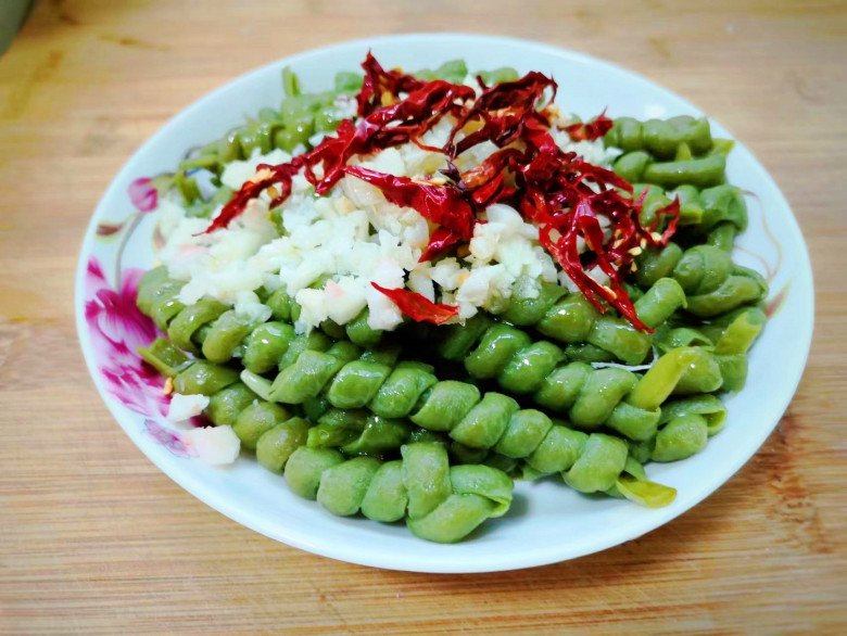 Quả này dài hơn nửa mét, giá cực rẻ lại giàu canxi có thể chống loãng xương, đem nấu kiểu này ngon khó cưỡng - Ảnh 6.