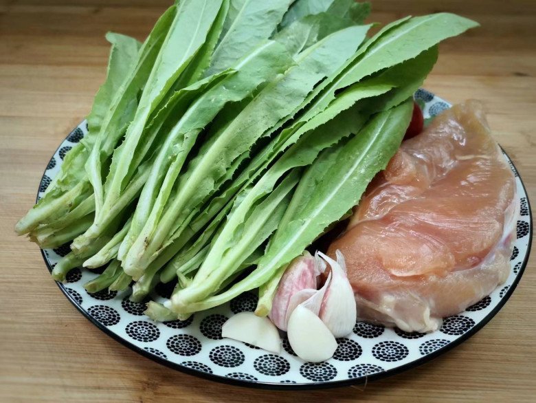 Loại rau tưởng chỉ để ăn sống nào ngờ xào kiểu này rất ngon, giàu canxi lại ít calo, không sợ béo - Ảnh 1. Loại rau tưởng chỉ để ăn sống nào ngờ xào kiểu này rất ngon, giàu canxi lại ít calo, không sợ béo - Ảnh 1.