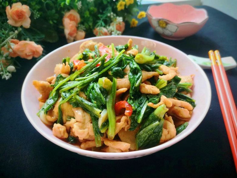 Loại rau tưởng chỉ để ăn sống nào ngờ xào kiểu này rất ngon, giàu canxi lại ít calo, không sợ béo - Ảnh 10. Loại rau tưởng chỉ để ăn sống nào ngờ xào kiểu này rất ngon, giàu canxi lại ít calo, không sợ béo - Ảnh 10.