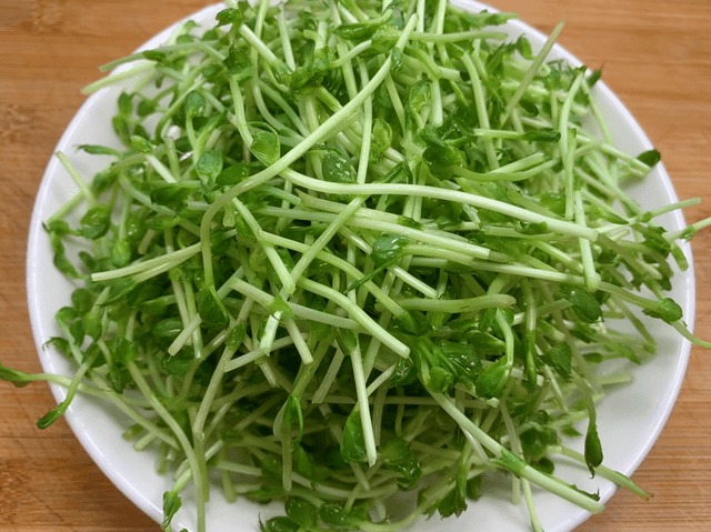 Loại rau rẻ tiền, giàu vitamin, mùa đông ăn nhiều dưỡng ẩm cho da, 5 phút là có món ăn tươi giòn, thanh mát - Ảnh 2.