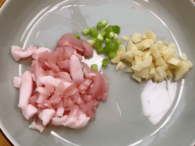 Loại rau rẻ tiền, giàu vitamin, mùa đông ăn nhiều dưỡng ẩm cho da, 5 phút là có món ăn tươi giòn, thanh mát - Ảnh 3.