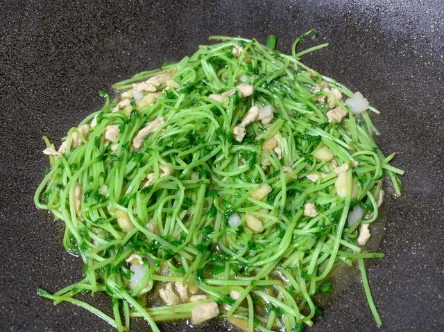 Loại rau rẻ tiền, giàu vitamin, mùa đông ăn nhiều dưỡng ẩm cho da, 5 phút là có món ăn tươi giòn, thanh mát - Ảnh 5.