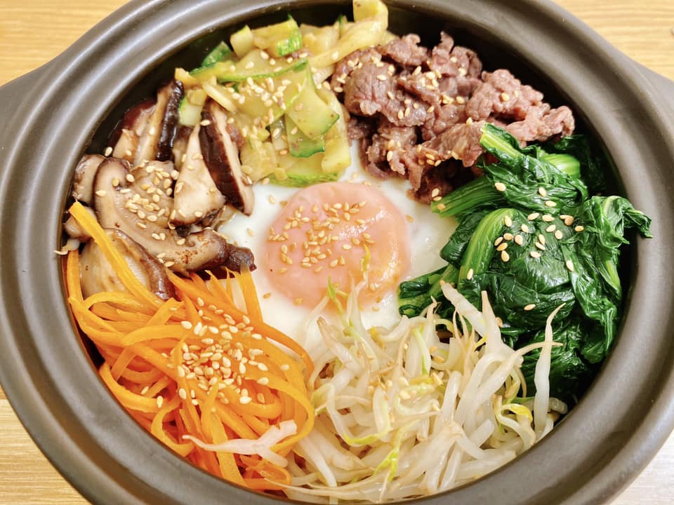 Để làm món cơm trộn Hàn Quốc thơm ngon chuẩn vị, không thể thiếu công thức nước sốt "thần thánh" này - Ảnh 1.