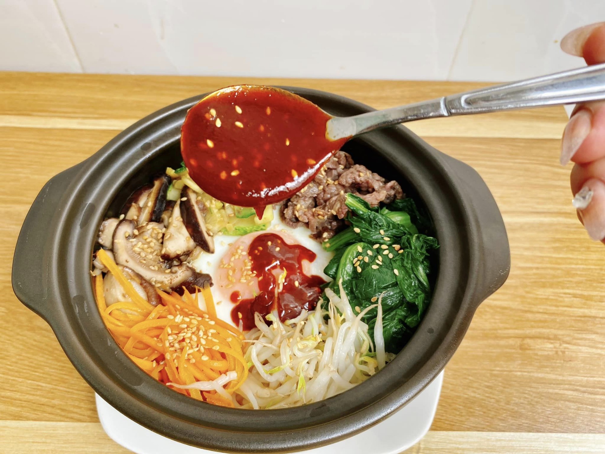 Để làm món cơm trộn Hàn Quốc thơm ngon chuẩn vị, không thể thiếu công thức nước sốt "thần thánh" này - Ảnh 5.