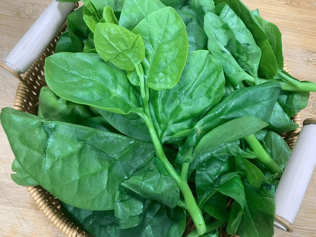 Loại rau selen gấp 30 lần hành tây, ăn thường xuyên quanh năm ít ốm đau, trộn salad nhìn là muốn ăn - Ảnh 1.