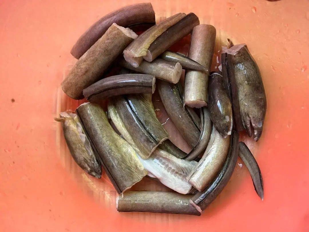 Loại cá "nhìn sợ ăn ngon", ăn nhiều bổ thận, tăng cường cơ xương, nấu canh đơn giản cũng ngon miệng - Ảnh 4.