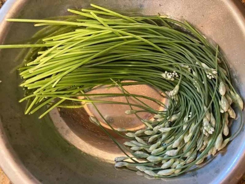 Loại rau "già" hóa ra là kho dinh dưỡng, bổ thận, tráng dương, làm sủi cảo hương vị ngon ngọt - Ảnh 1.