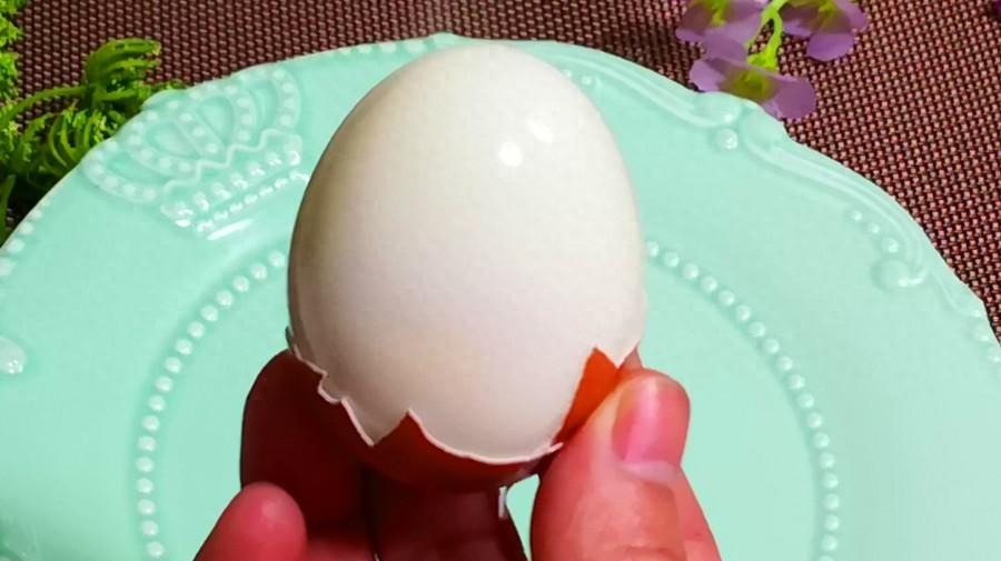 Luộc trứng mềm mại, thơm ngon, dễ bóc vỏ hãy nhớ "niệm chú": 12345 - Ảnh 1.