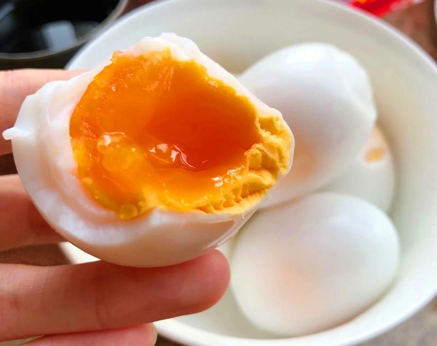 Luộc trứng mềm mại, thơm ngon, dễ bóc vỏ hãy nhớ "niệm chú": 12345 - Ảnh 2.