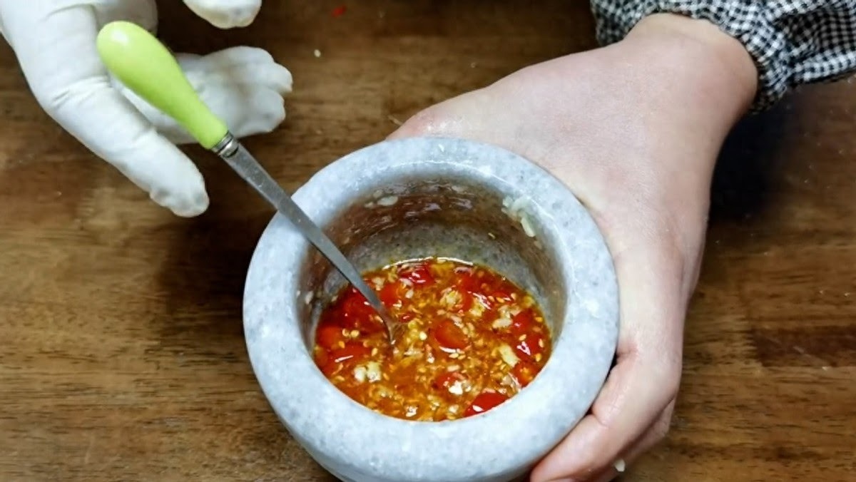 Loại rau dại toàn bị nhổ bỏ hóa ra là "vua bổ gan", ăn nhiều giải độc, 10 phút là có món ngon - Ảnh 12.