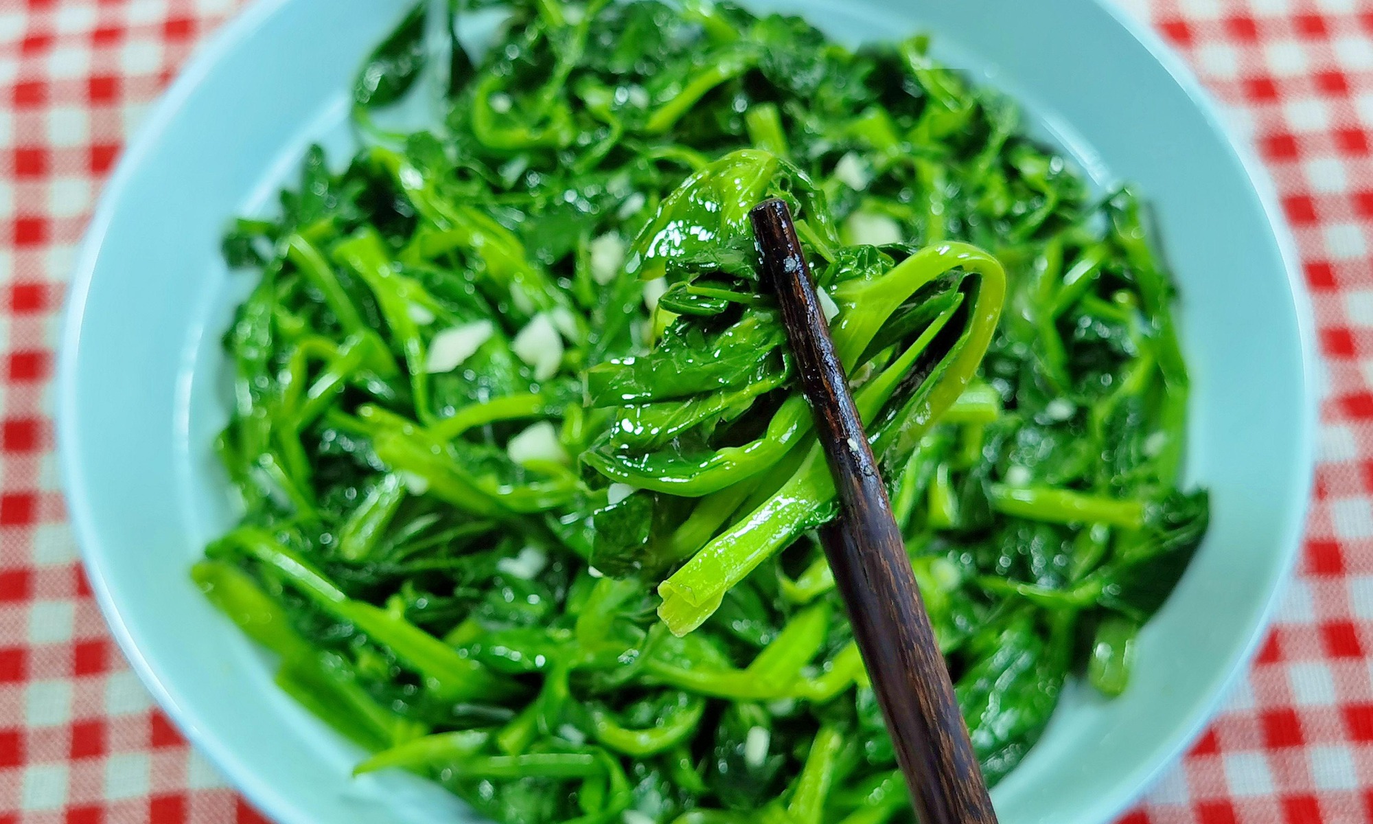 Loại rau "râu rồng" ít người biết, ăn nhiều cải thiện thị lực, nuôi dưỡng gan, xào tỏi cực thơm - Ảnh 2.