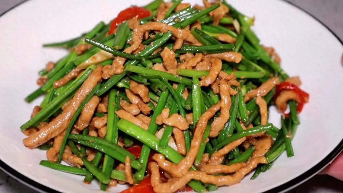 Loại rau "aspirin" cho trái tim, làm sạch mạch máu, tăng cường khả năng miễn dịch, xào thịt cực thơm - Ảnh 1.