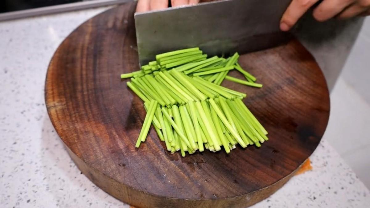 Loại rau "aspirin" cho trái tim, làm sạch mạch máu, tăng cường khả năng miễn dịch, xào thịt cực thơm - Ảnh 2.