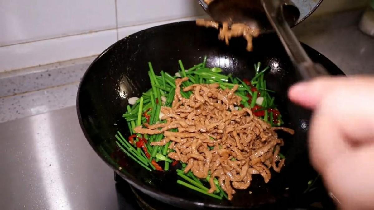 Loại rau "aspirin" cho trái tim, làm sạch mạch máu, tăng cường khả năng miễn dịch, xào thịt cực thơm - Ảnh 3.