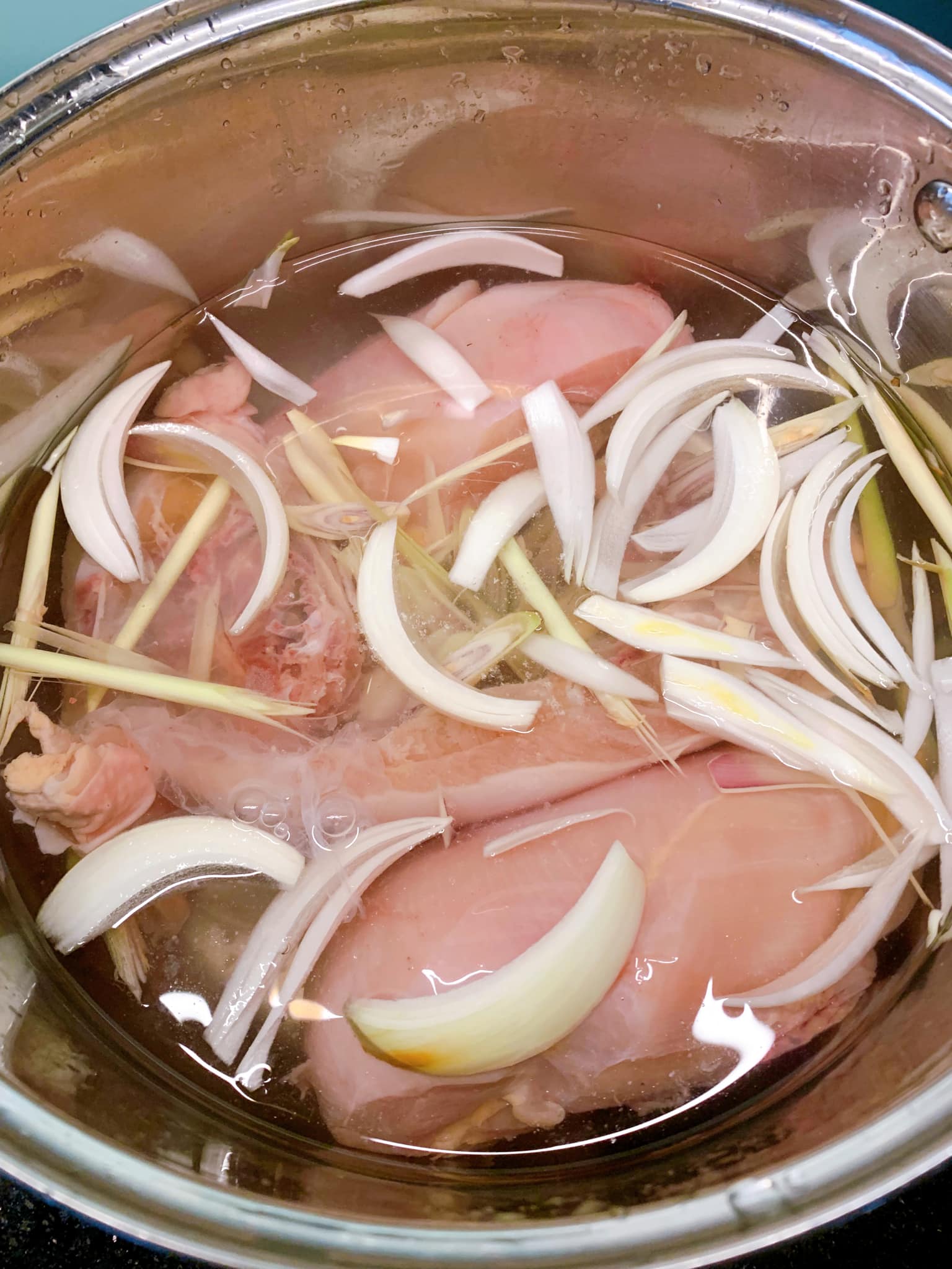 Món ngon ngày Tết: Làm khô gà lá chanh bằng nồi chiên không dầu siêu đỉnh ngon bất bại- Ảnh 2. Món ngon ngày Tết: Làm khô gà lá chanh bằng nồi chiên không dầu siêu đỉnh ngon bất bại- Ảnh 2.