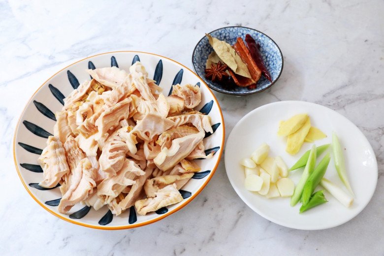 Thịt kho không mãi cũng chán, thêm ngay một thứ đồ khô vào món ăn ngon gấp mấy lần - Ảnh 2.