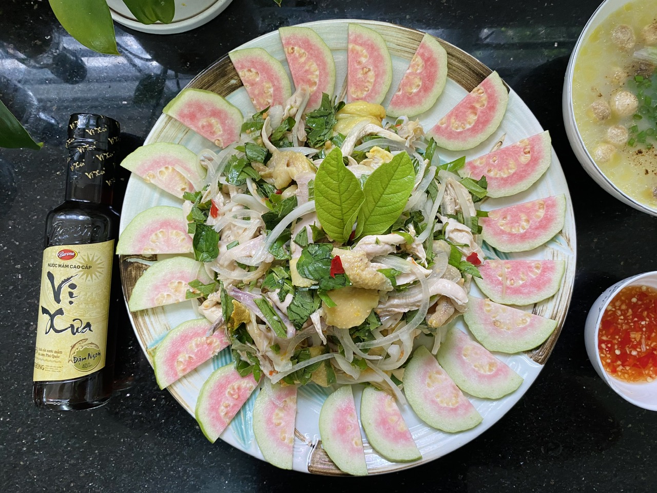 Loại lá có vị chát có tác dụng chữa "bách bệnh" đem làm gỏi gà cực ngon - Ảnh 4. Loại lá có vị chát có tác dụng chữa "bách bệnh" đem làm gỏi gà cực ngon - Ảnh 4.