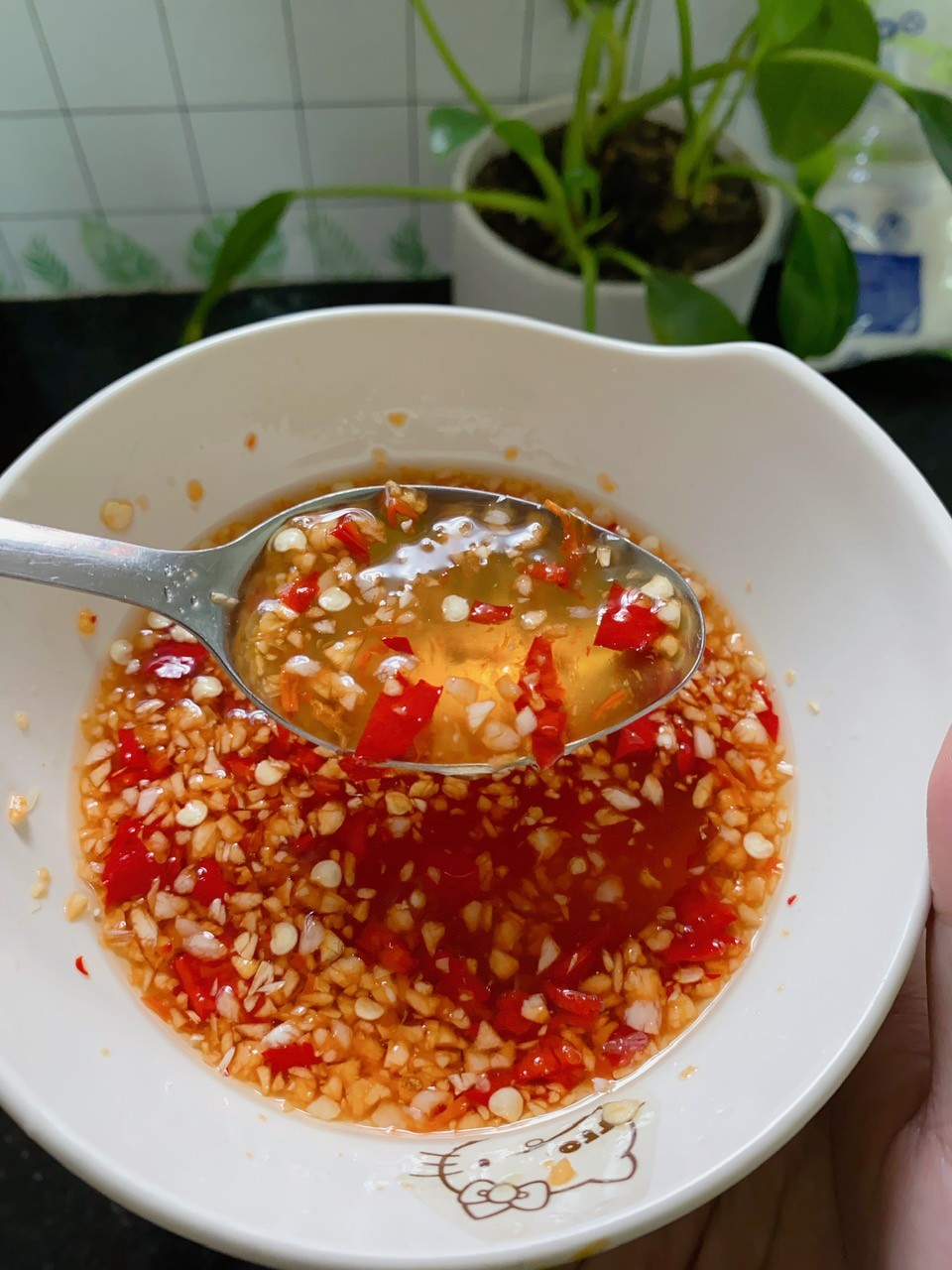 Loại lá có vị chát có tác dụng chữa "bách bệnh" đem làm gỏi gà cực ngon - Ảnh 5. Loại lá có vị chát có tác dụng chữa "bách bệnh" đem làm gỏi gà cực ngon - Ảnh 5.
