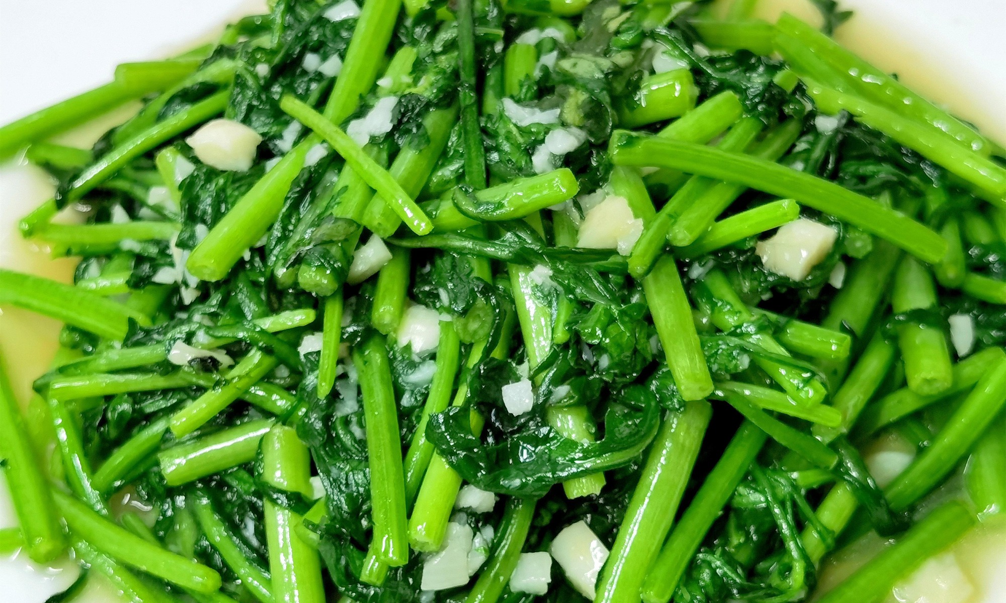 Trời rét đậm, ăn nhiều loại rau "hoàng đế" để trị cảm lạnh, bổ gan, làm món gì cũng ngon - Ảnh 2. Trời rét đậm, ăn nhiều loại rau "hoàng đế" để trị cảm lạnh, bổ gan, làm món gì cũng ngon - Ảnh 2.