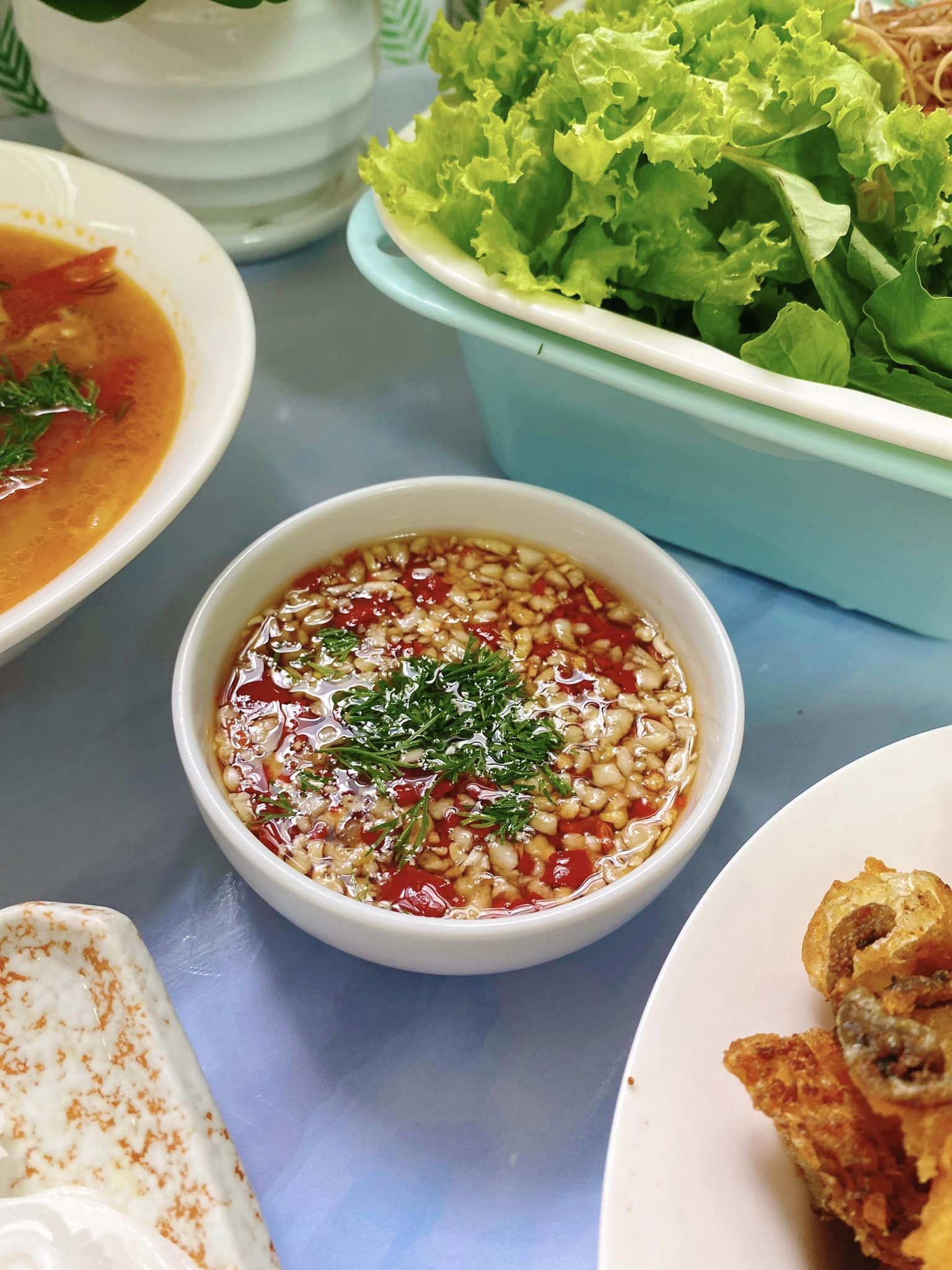 Loại cá nước ngọt, giá rẻ, dễ mua lại là nguyên liệu được lựa chọn hàng đầu để nấu bún cá thơm ngon - Ảnh 3.