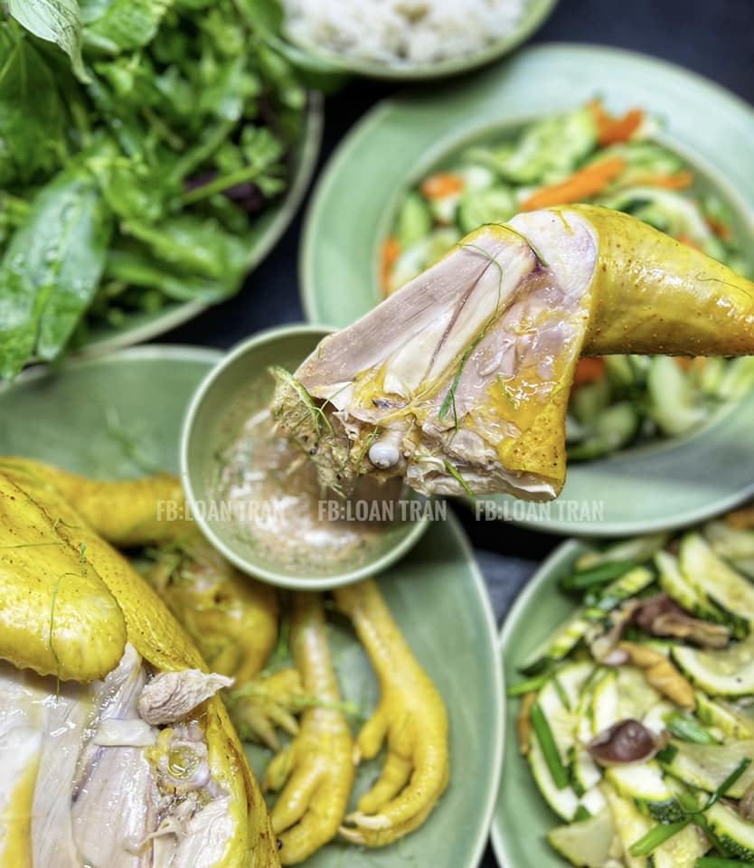 Tuyệt chiêu luộc gà không cần nước mà thịt mềm thơm ngọt da vàng giòn ngon - Ảnh 6.