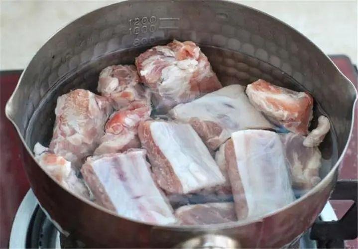 Hầm xương vừa dai vừa tanh, đầu bếp nghe là biết dùng nhầm nước - Ảnh 5.