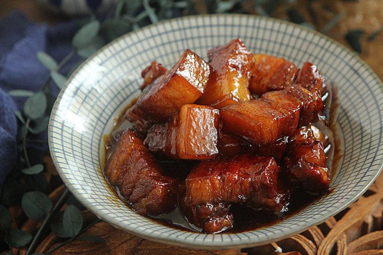 Thịt kho đậm đà mềm tan trong miệng, màu lên đỏ đẹp, người có kinh nghiệm nhìn là biết ngay nhờ mẹo này - Ảnh 6. Thịt kho đậm đà mềm tan trong miệng, màu lên đỏ đẹp, người có kinh nghiệm nhìn là biết ngay nhờ mẹo này - Ảnh 6.