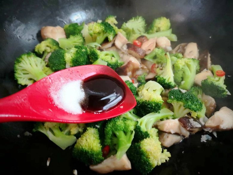 Đem kho thuốc bổ xào với hoàng hậu thực vật được món giàu dinh dưỡng nhưng cực rẻ - Ảnh 5. Đem kho thuốc bổ xào với hoàng hậu thực vật được món giàu dinh dưỡng nhưng cực rẻ - Ảnh 5.