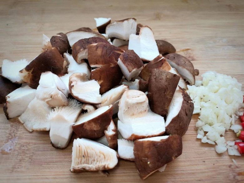 Đem kho thuốc bổ xào với hoàng hậu thực vật được món giàu dinh dưỡng nhưng cực rẻ - Ảnh 2. Đem kho thuốc bổ xào với hoàng hậu thực vật được món giàu dinh dưỡng nhưng cực rẻ - Ảnh 2.