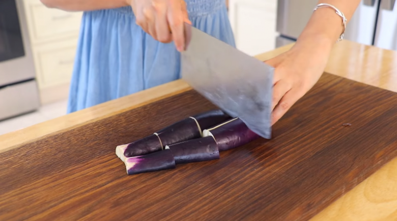 Vua của các loại rau có giá cực rẻ, đem xào thịt băm được món ngon không tìm thấy lưỡi - Ảnh 1.