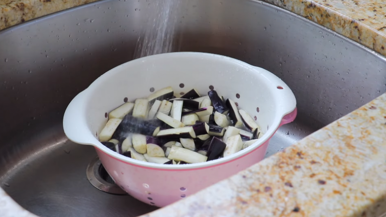 Vua của các loại rau có giá cực rẻ, đem xào thịt băm được món ngon không tìm thấy lưỡi - Ảnh 3.