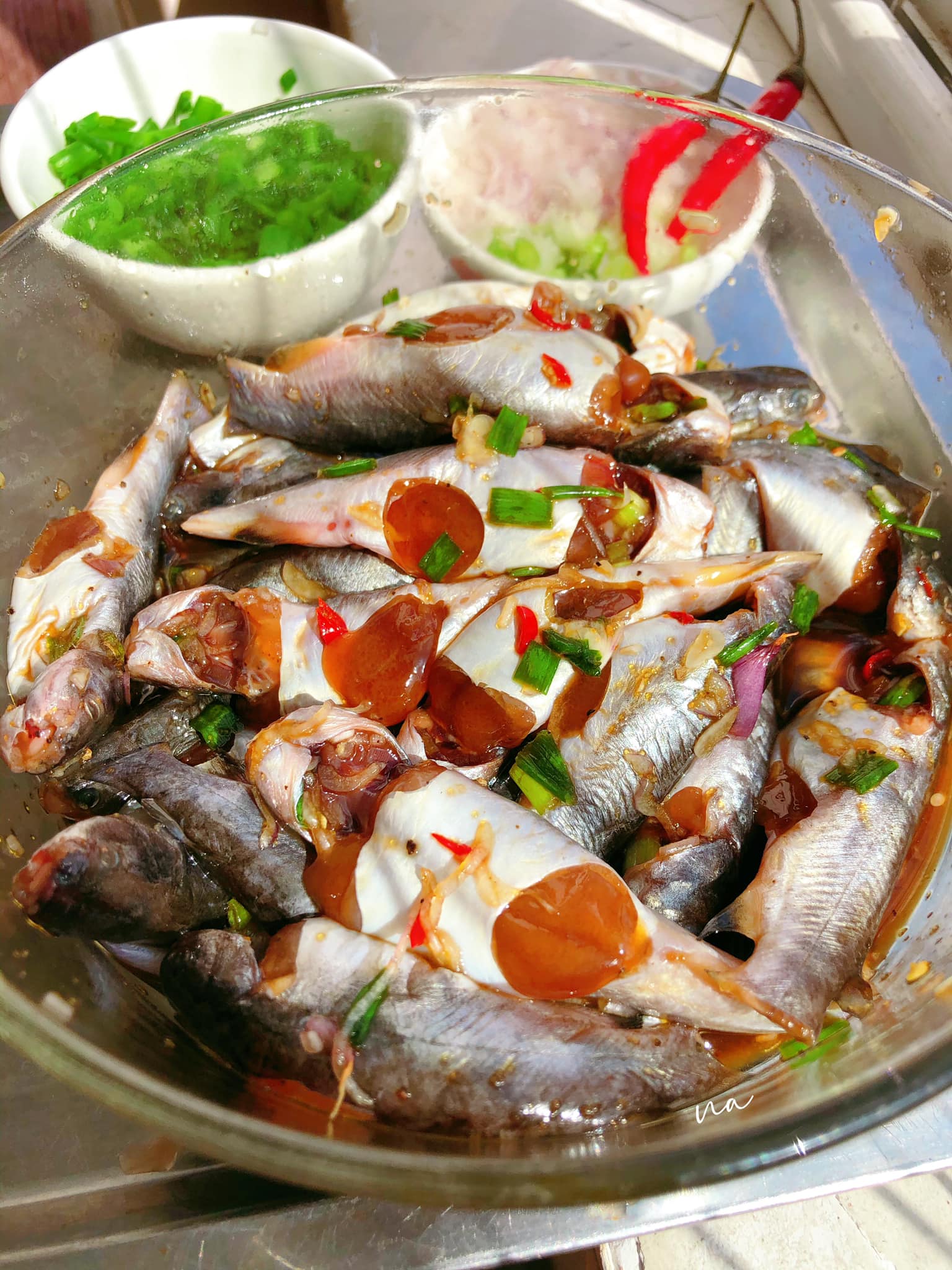 Để kho cá chốt trứng đậm đà, không tanh, không nát, hãy nhớ bí quyết này - Ảnh 3.