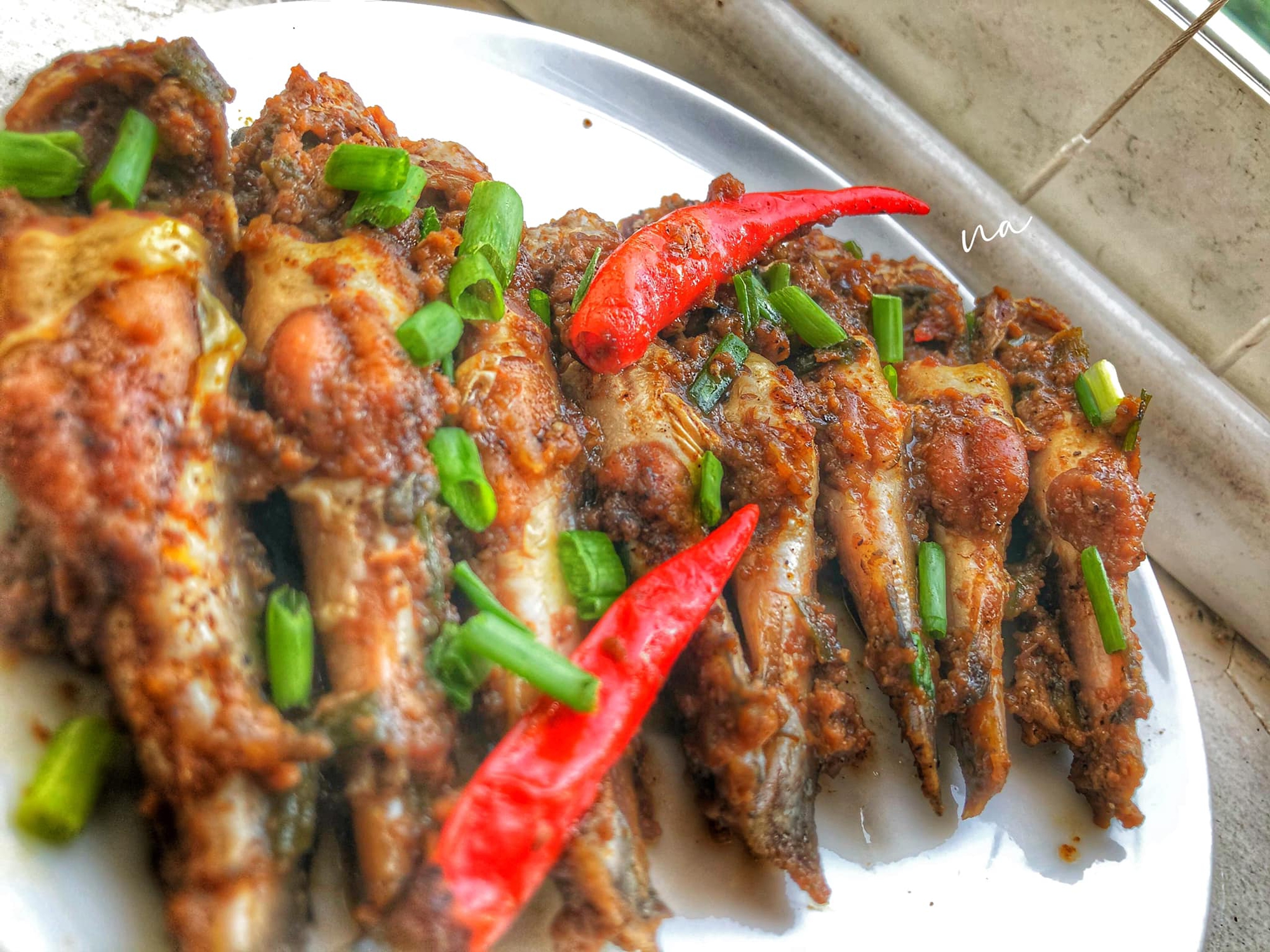 Để kho cá chốt trứng đậm đà, không tanh, không nát, hãy nhớ bí quyết này - Ảnh 1.