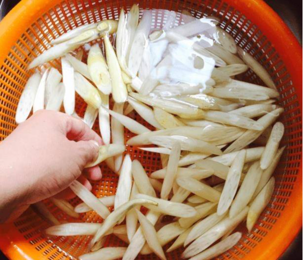 Loại rau được cho "siêu bổ máu", rẻ bèo nhưng không phải ai cũng mua được - Ảnh 3.