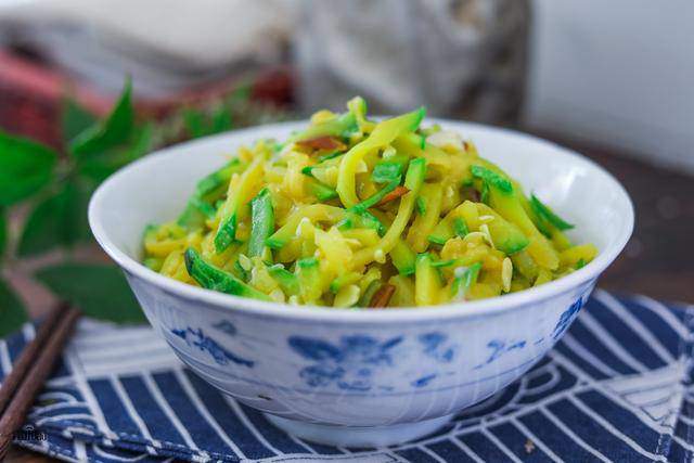 Không phải đợi già mới nấu được, quả này lúc non xào cực ngon, tốt cho xương và máu - Ảnh 4. Không phải đợi già mới nấu được, quả này lúc non xào cực ngon, tốt cho xương và máu - Ảnh 4.