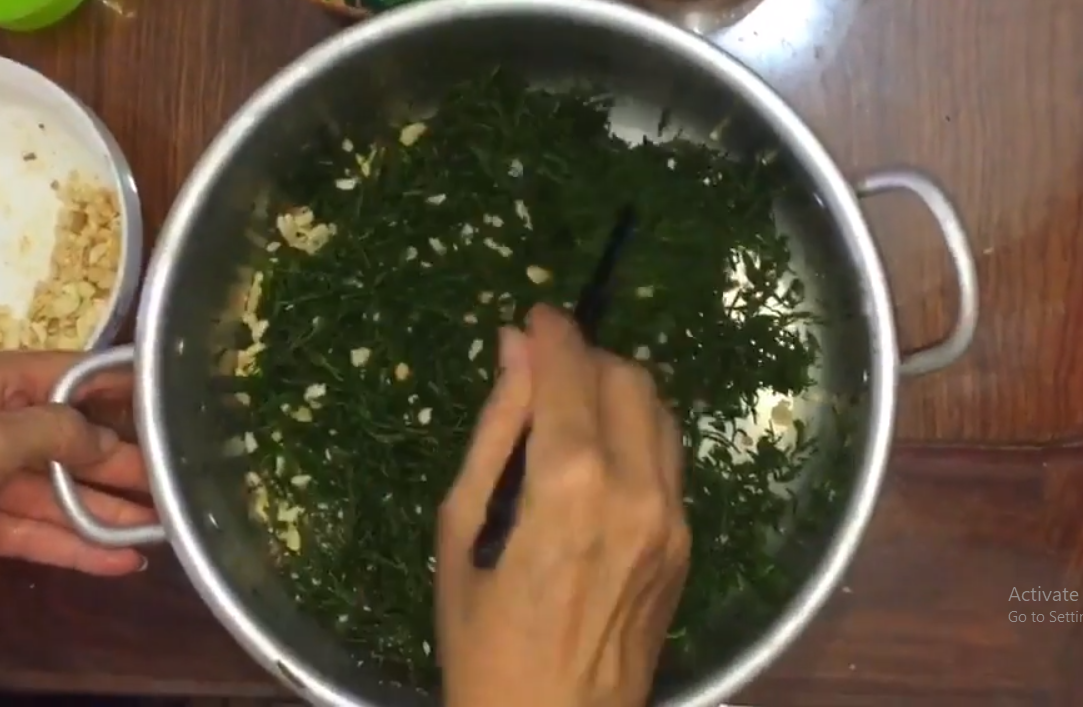 Đi chợ gặp lại rau dại được ví như “lộc trời” mua về nấu kiểu này có ngay món đặc sản - Ảnh 6.