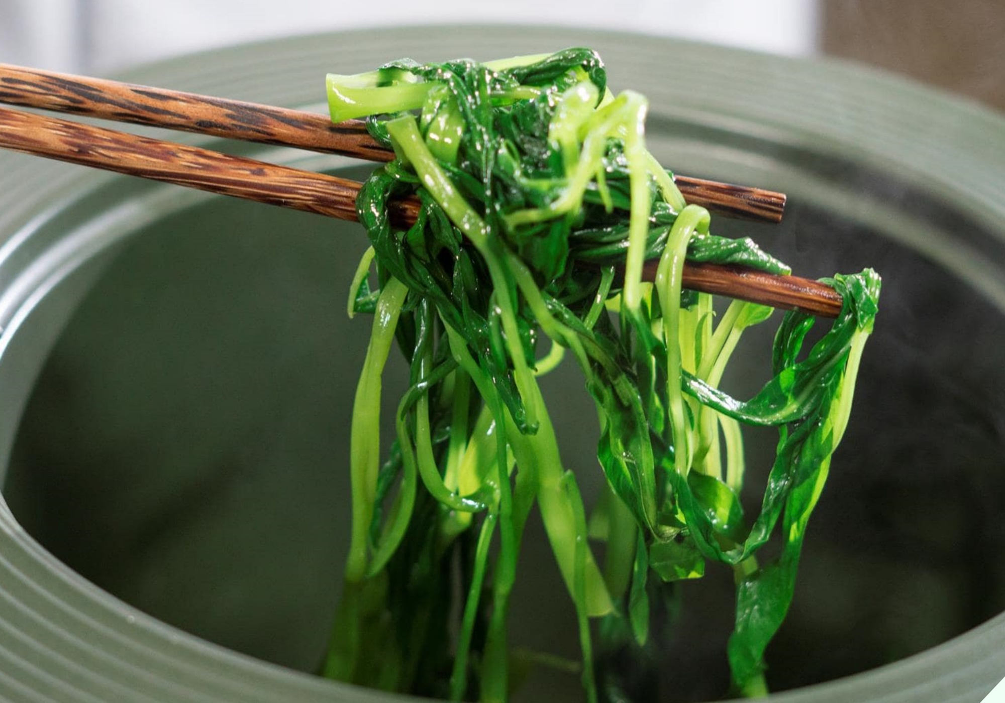 Luộc rau nên đậy hay mở nắp vung? 90% bà nội trợ mắc sai lầm bảo sao rau mất sạch dinh dưỡng - Ảnh 1. Luộc rau nên đậy hay mở nắp vung? 90% bà nội trợ mắc sai lầm bảo sao rau mất sạch dinh dưỡng - Ảnh 1.